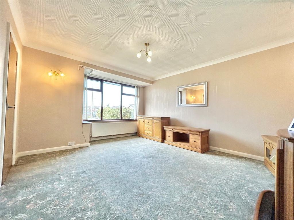 Property photo 3 of 12 Lounge.Jpg