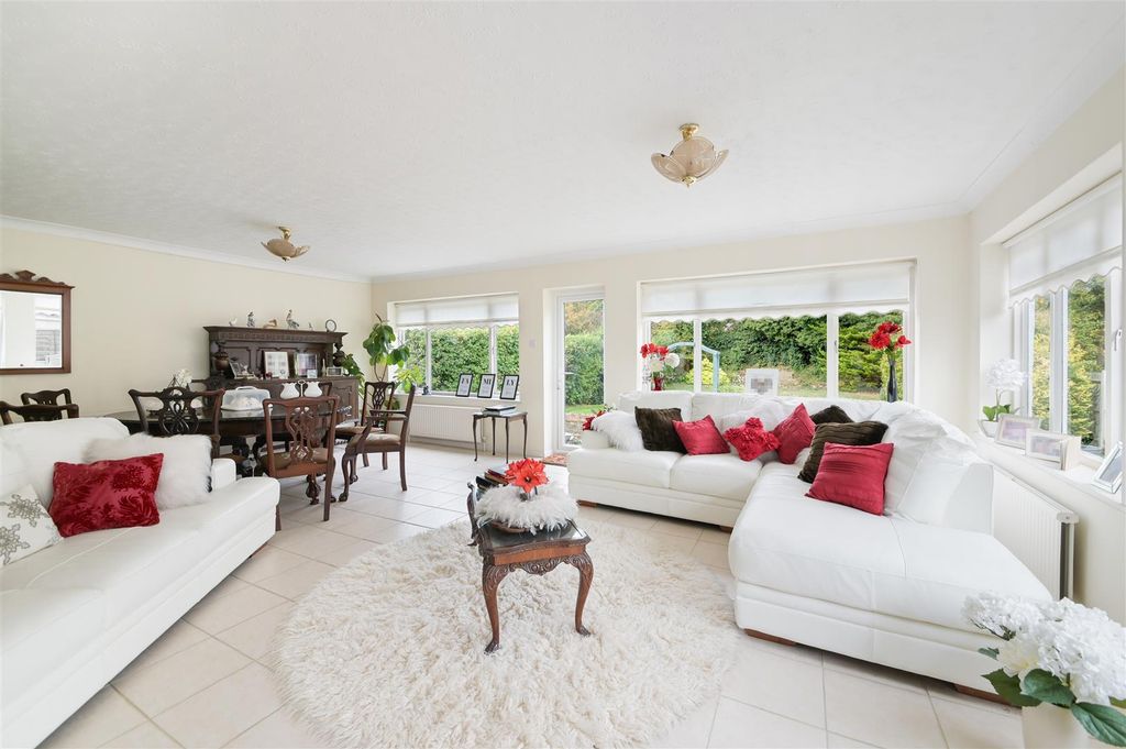 Property photo 2 of 20 St James Avenue, (11).Jpg