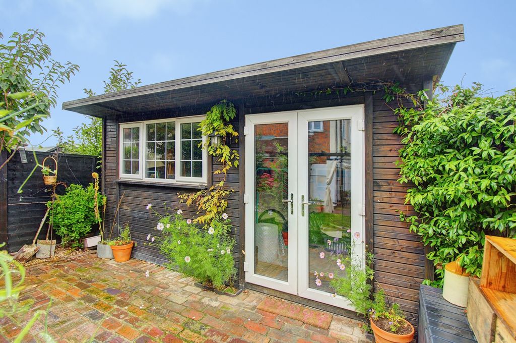 Property photo 2 of 20 Garden Room
