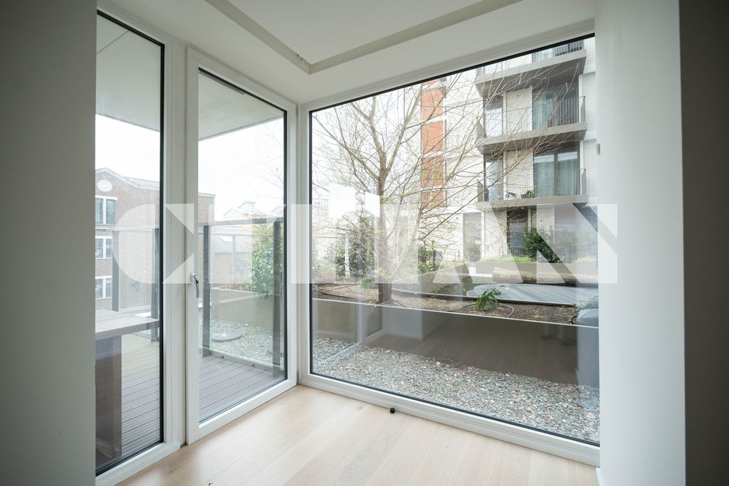 Property photo 2 of 33