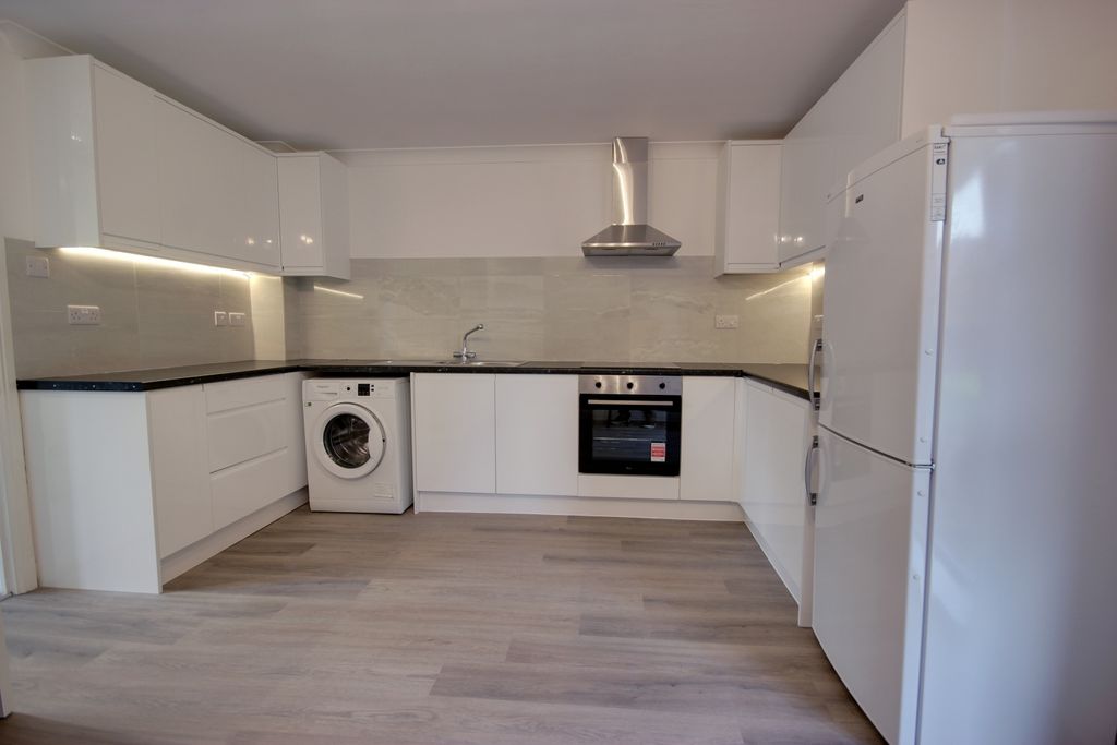 Property photo 3 of 20 1 Kit Din B