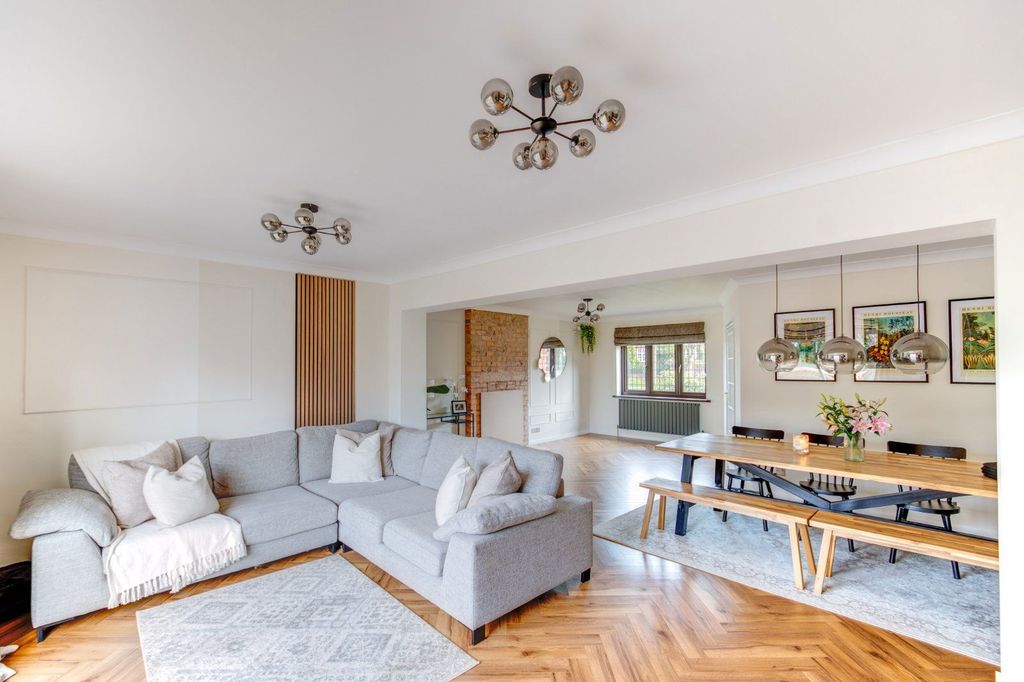 Property photo 3 of 21