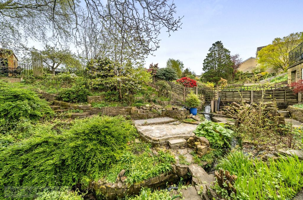 Property photo 2 of 31 Garden