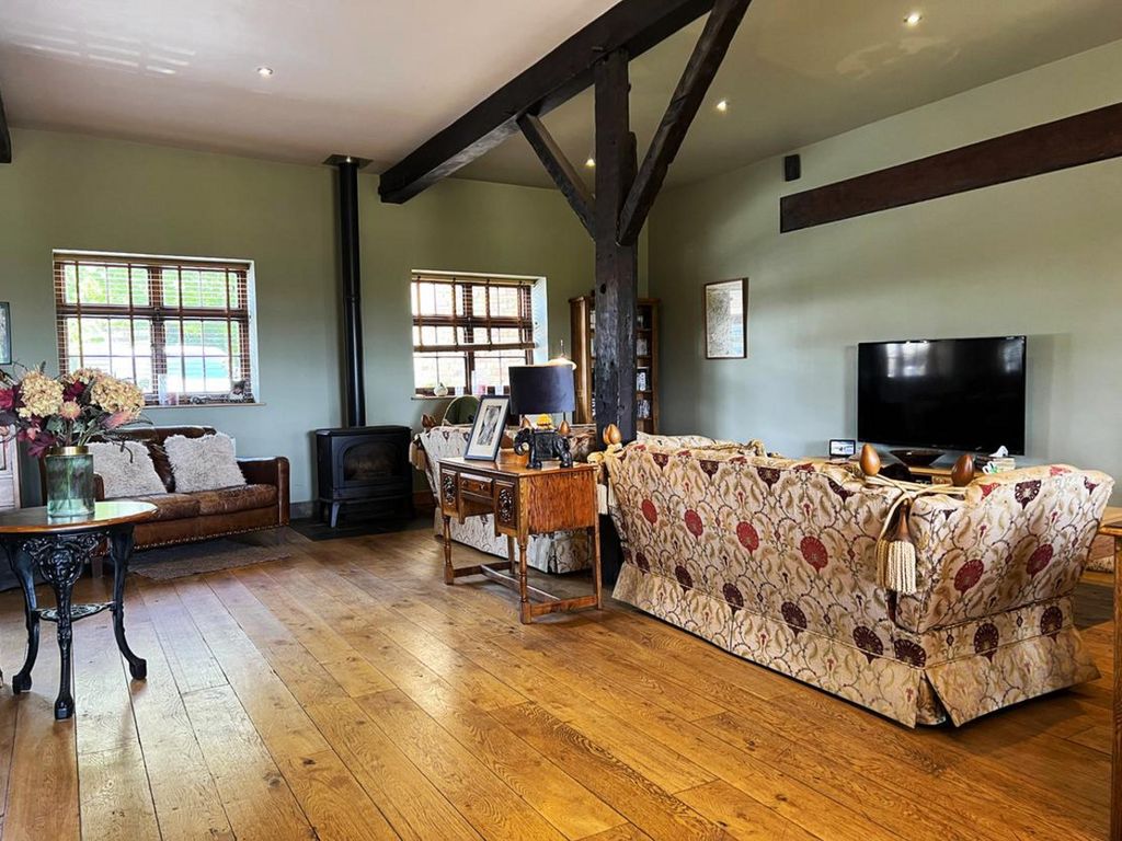 Property photo 2 of 34