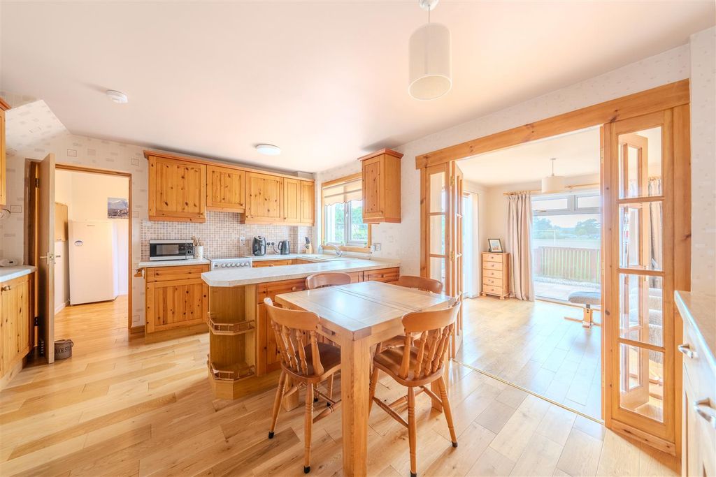 Property photo 3 of 17 28_Broomlea-07.Jpg