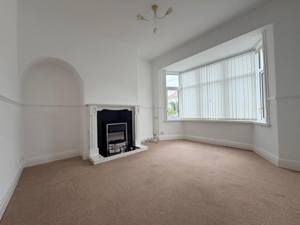 Property photo 3 of 14 Living Room