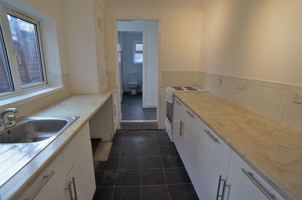 Property photo 2 of 10 Kitchen