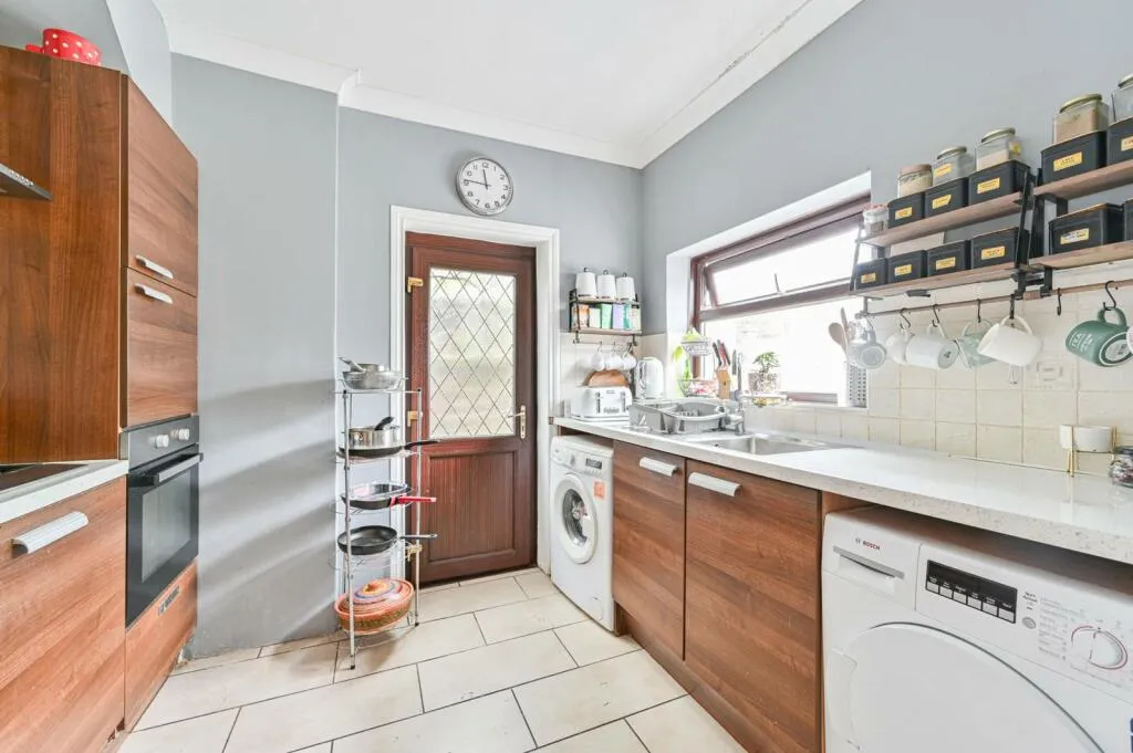 Property photo 3 of 14 Kitchen