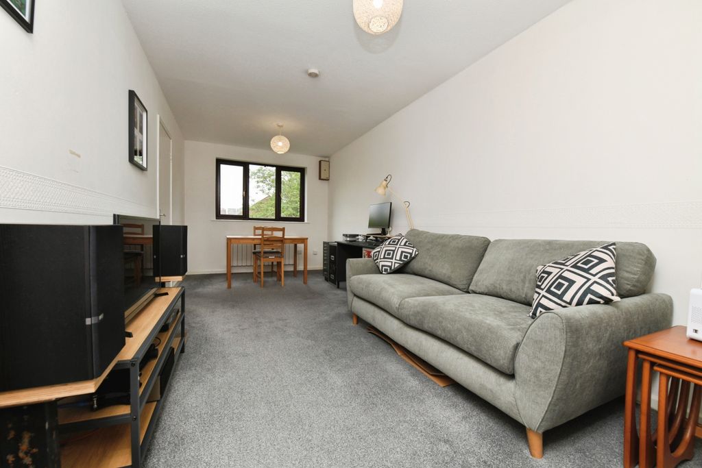 Property photo 3 of 20