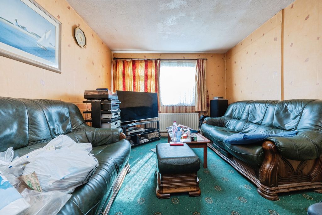 Property photo 2 of 8