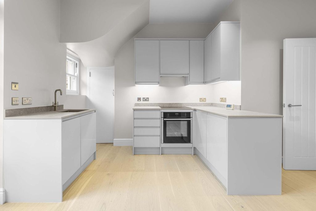 Property photo 3 of 9 Kitchen