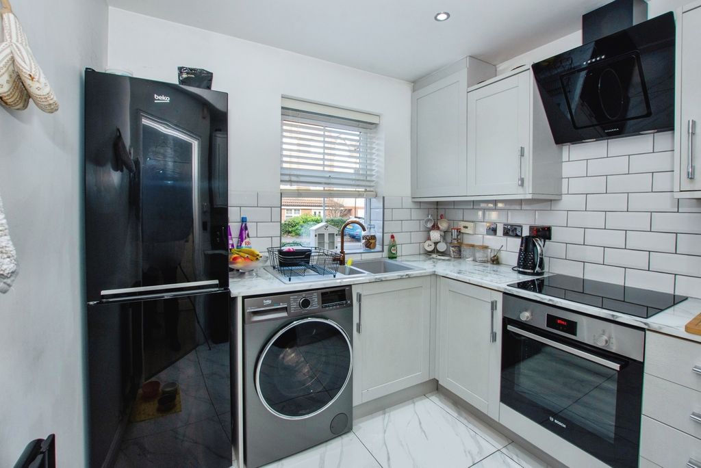 Property photo 3 of 20 Kitchen