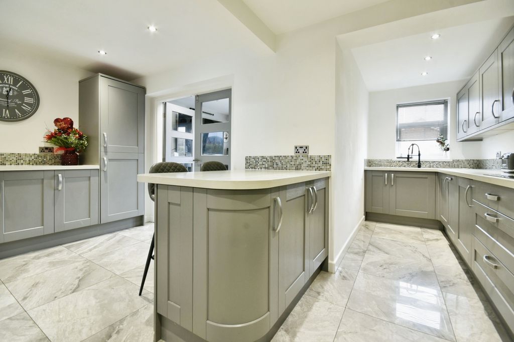 Property photo 1 of 19 Kitchen/Diner