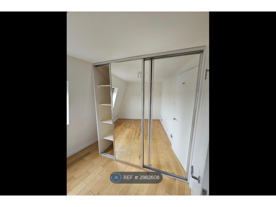 Property photo 3 of 9 Bedroom With Built In Wardrobe