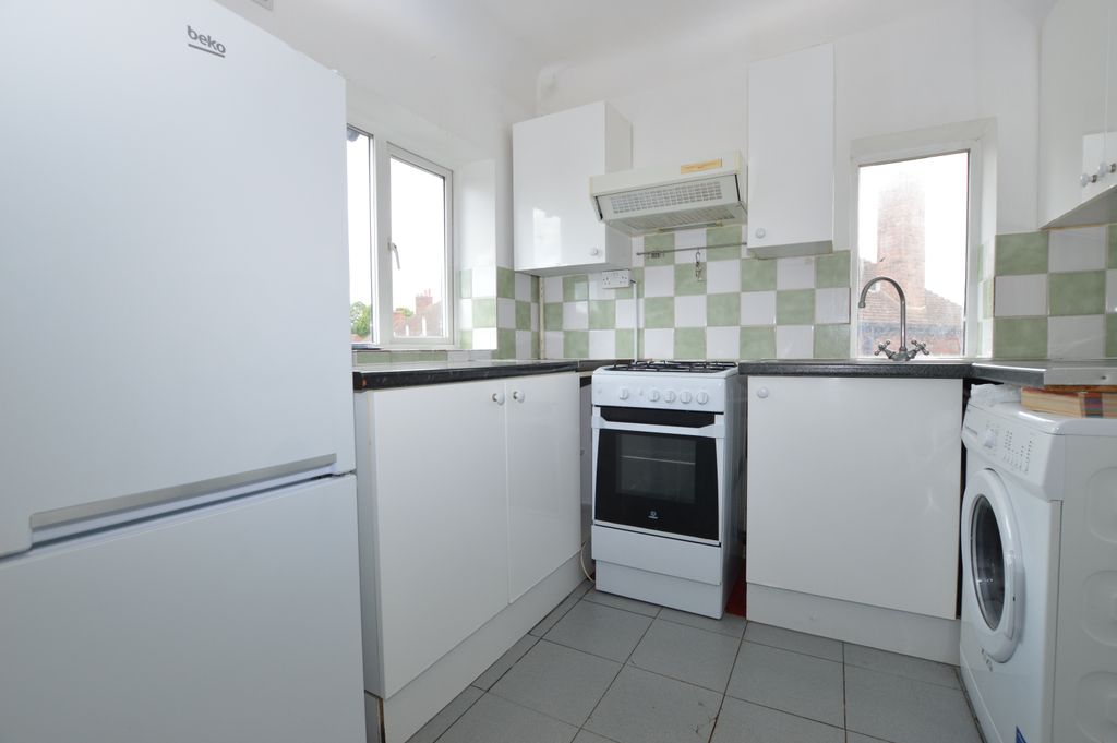 Property photo 2 of 11 Kitchen (2)