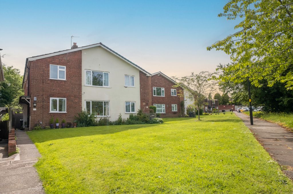 Property photo 1 of 15 2A Mottrams Cl00015