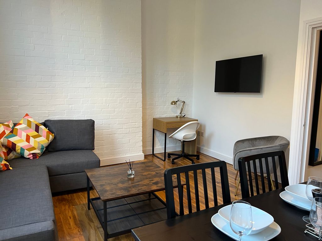 Property photo 2 of 11 Lounge