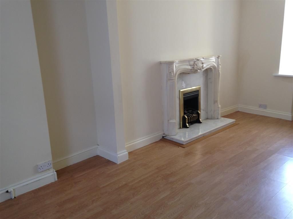 Property photo 3 of 6 Living Room