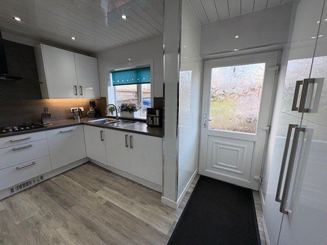 Property photo 2 of 16 Picture No. 18