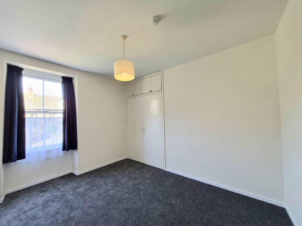 Property photo 2 of 7 Studio Living