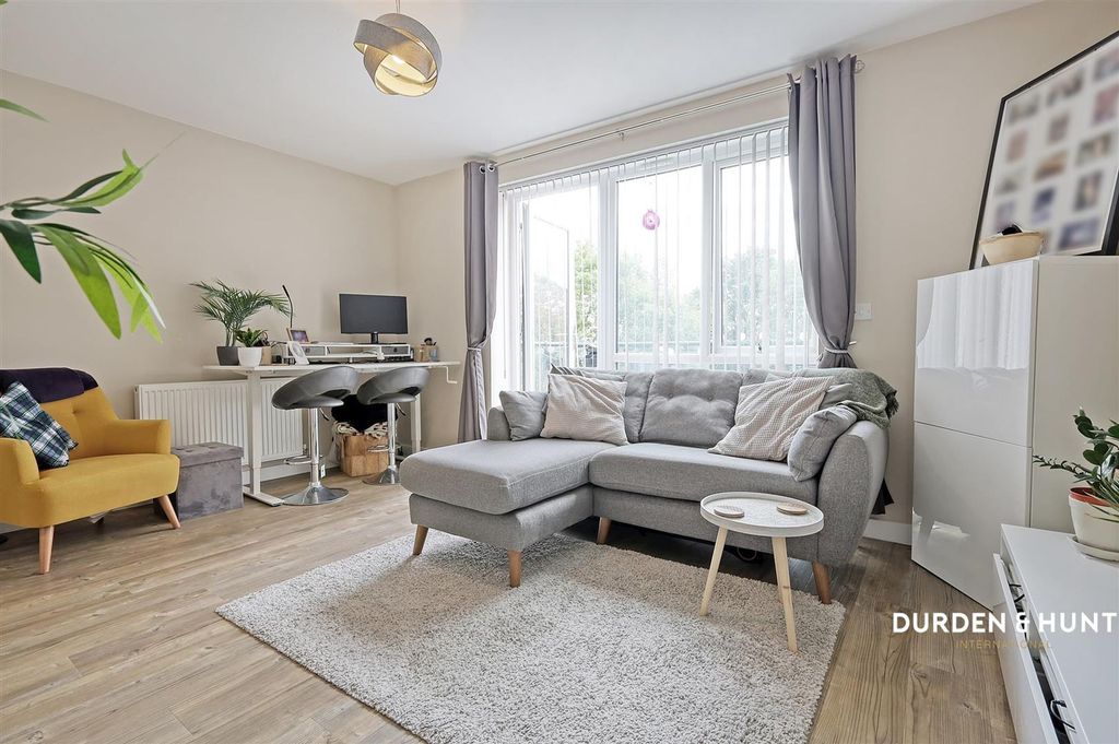 Property photo 3 of 13 Thistle House