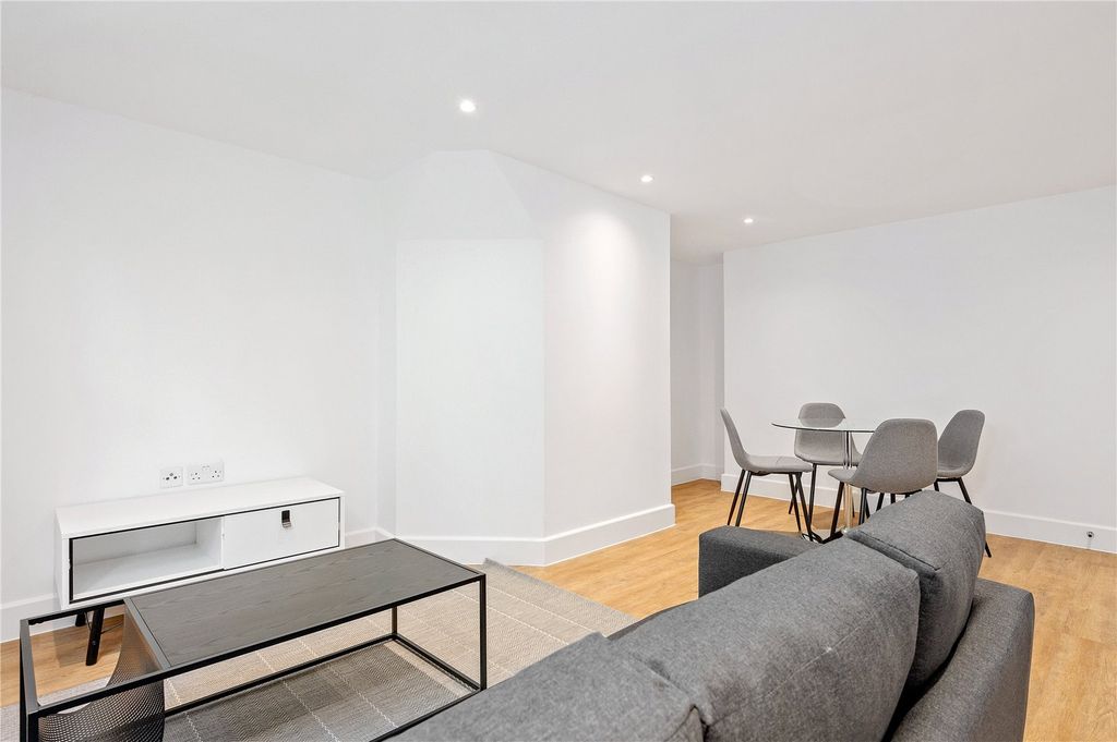 Property photo 3 of 13 Reception