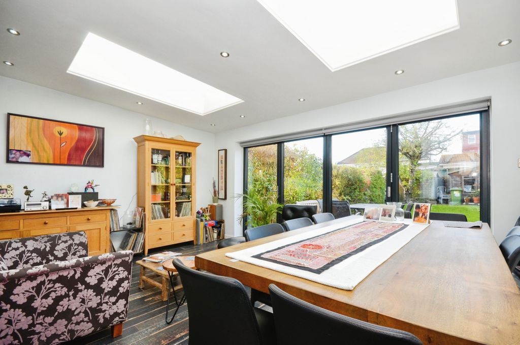 Property photo 2 of 16 Dining Area