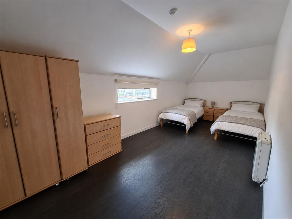 Property photo 3 of 6 10C