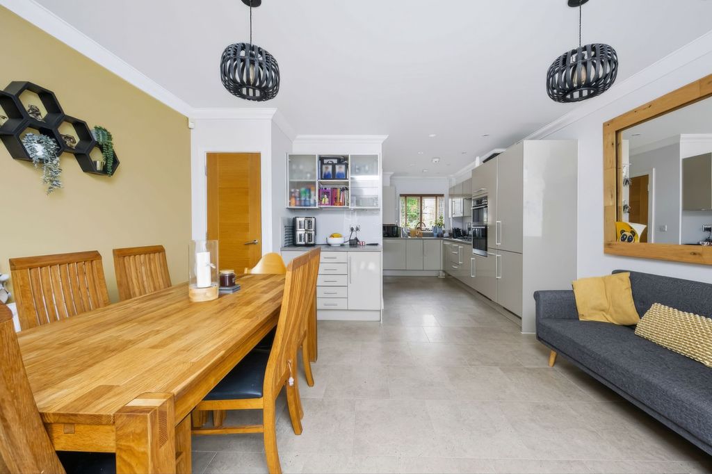 Property photo 3 of 19 Kitchen/Dining Room