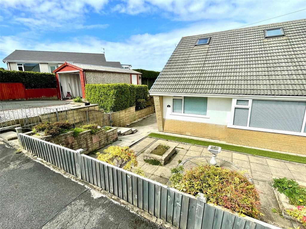 Property photo 1 of 17 External