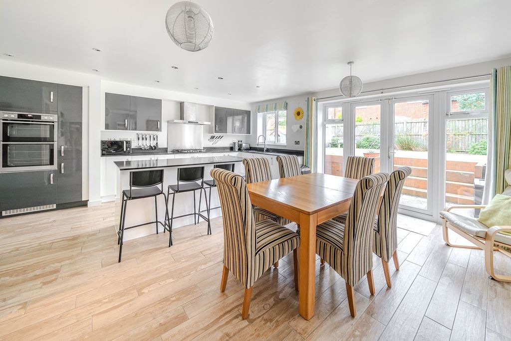 Property photo 2 of 19