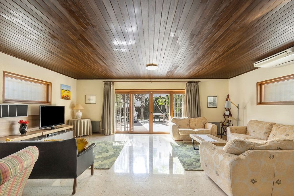 Property photo 1 of 50