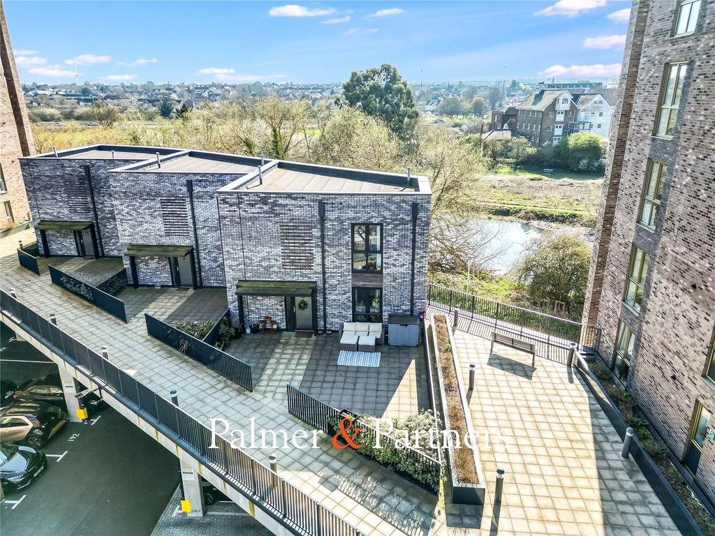 Property photo 2 of 23 Picture No. 01