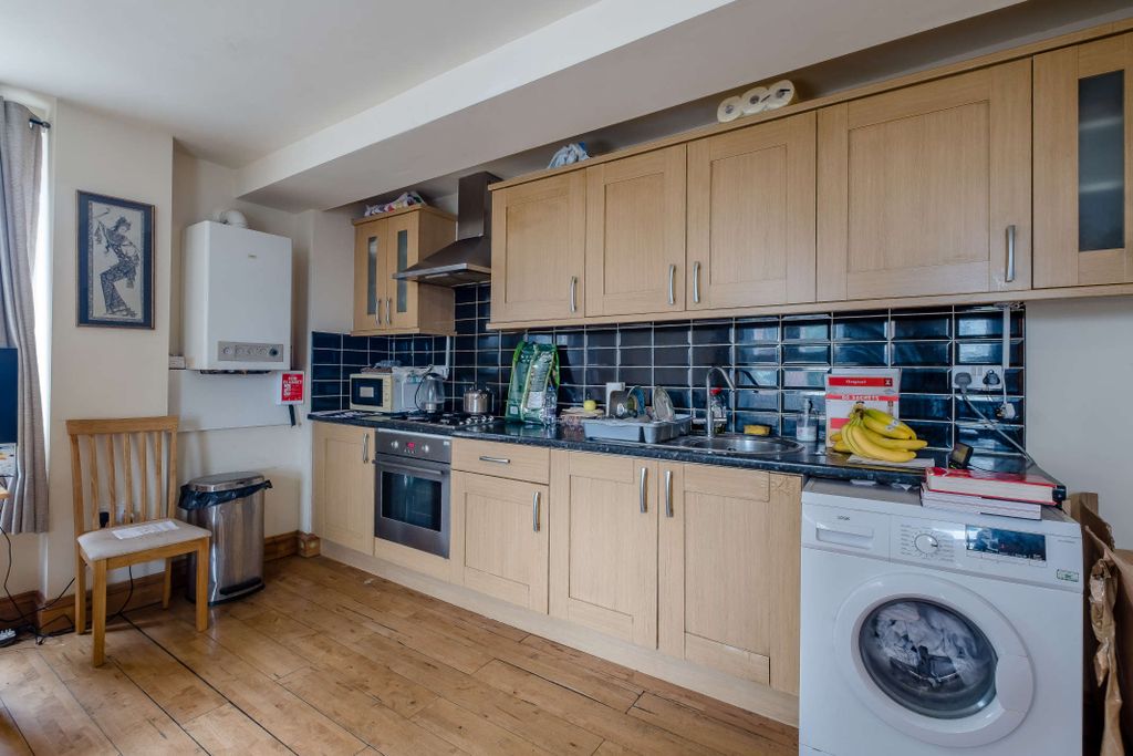 Property photo 3 of 7 8473759-Interior15-800