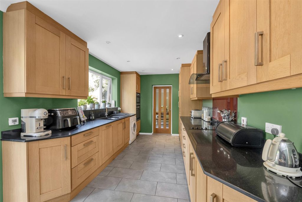 Property photo 2 of 13 23-Broadfields-21.Jpg