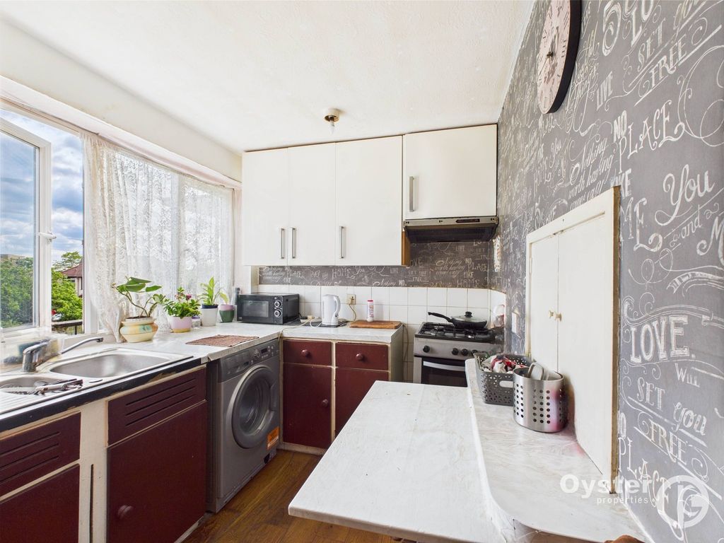 Property photo 3 of 13 Kitchen