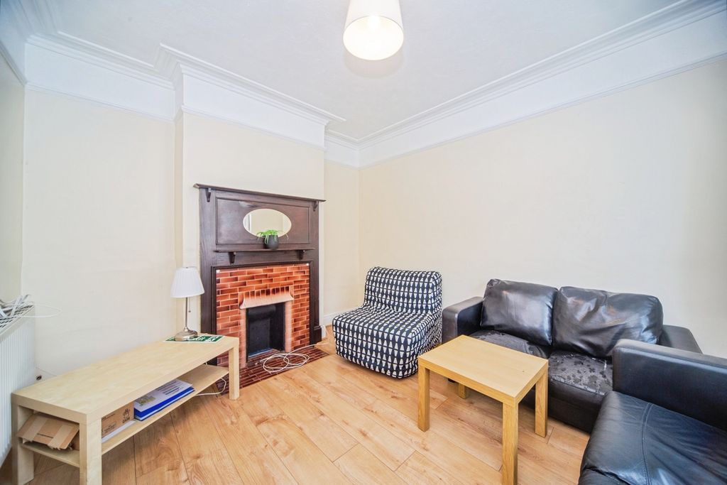 Property photo 2 of 16 Pbox-Img.Jpg