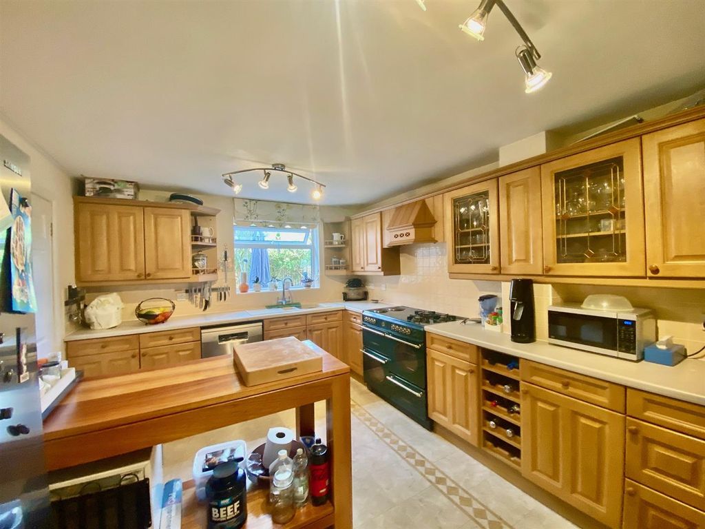 Property photo 3 of 32
