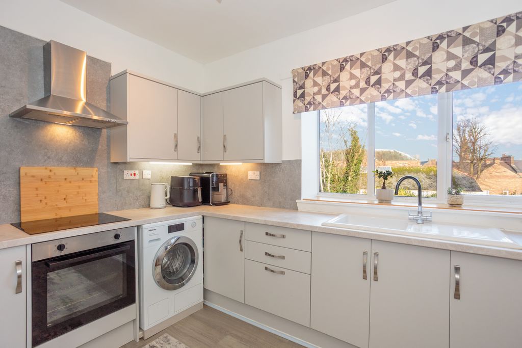 Property photo 3 of 25 Kitchen