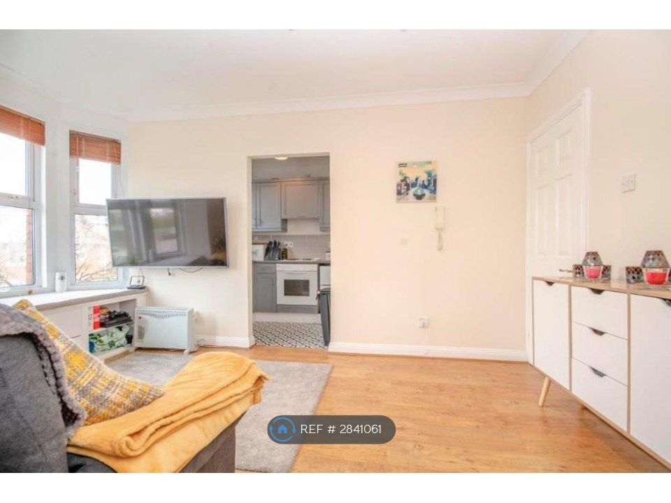 Property photo 3 of 6 Lounge