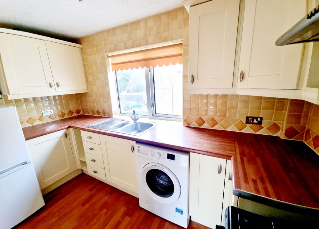 Property photo 2 of 8 Kitchen