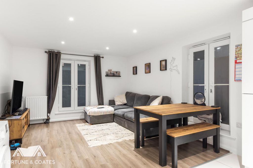 Property photo 2 of 10 Newlandavenue_9.Jpg