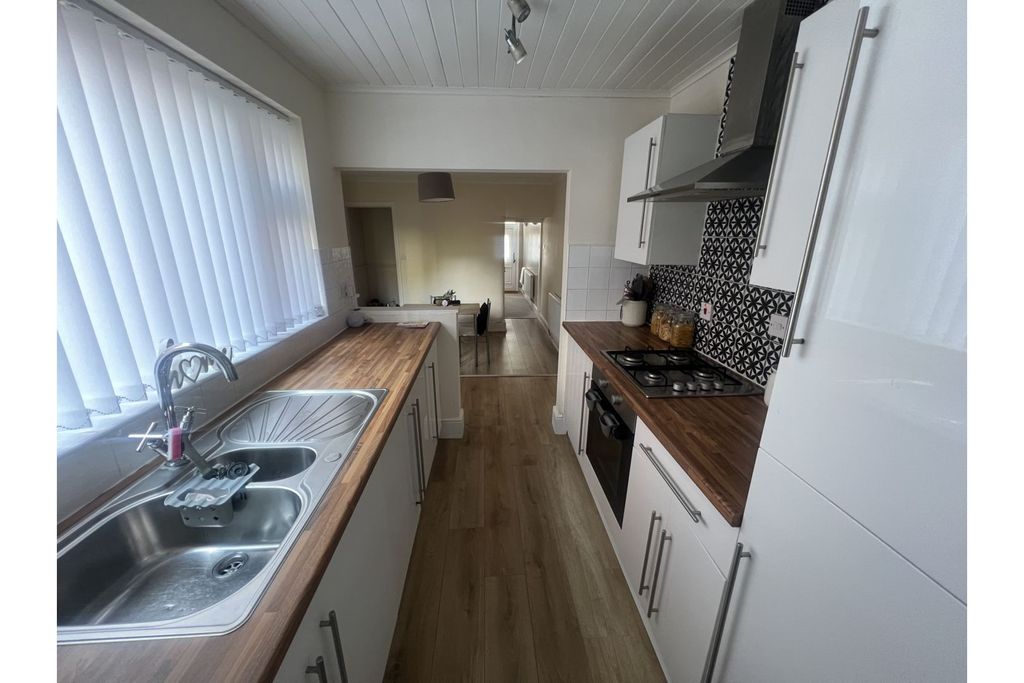 Property photo 2 of 12 Kitchen