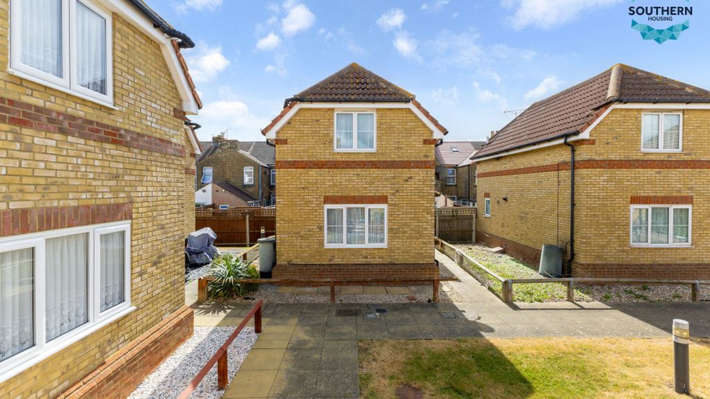 Property photo 2 of 22