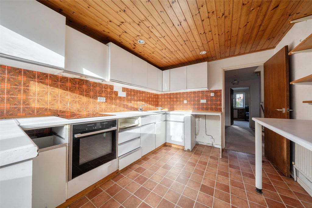 Property photo 2 of 17 Picture No. 11