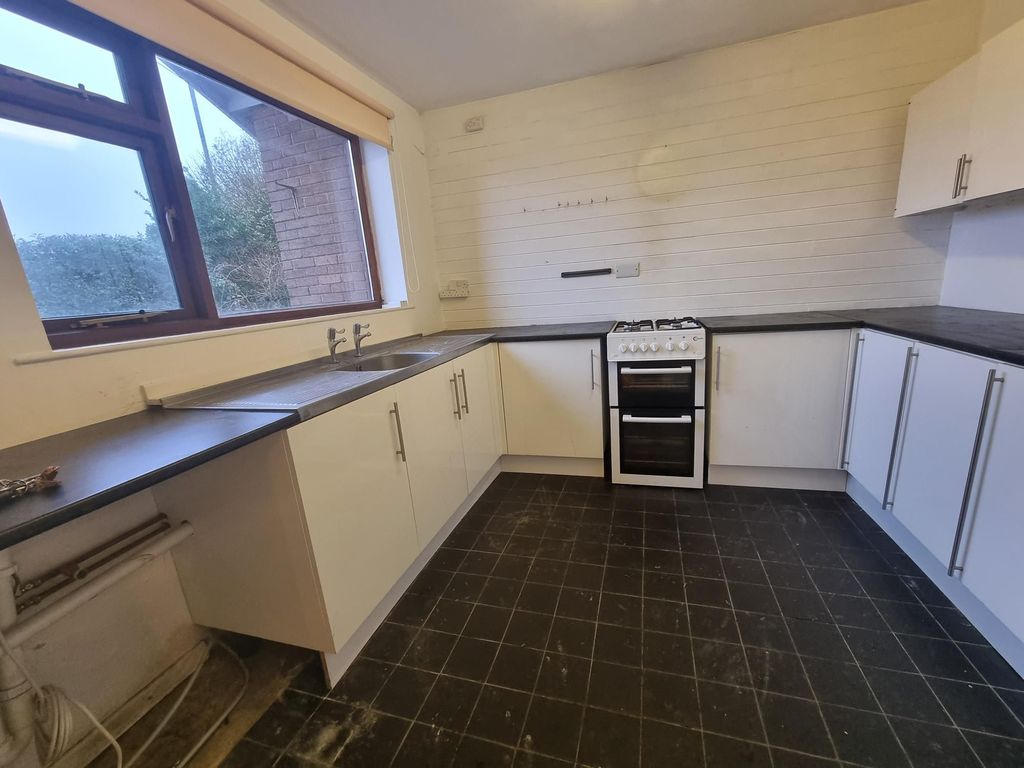 Property photo 3 of 25 Kitchen