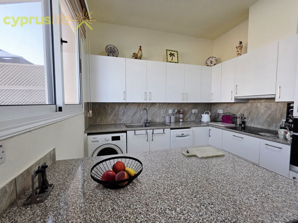 Property photo 2 of 41