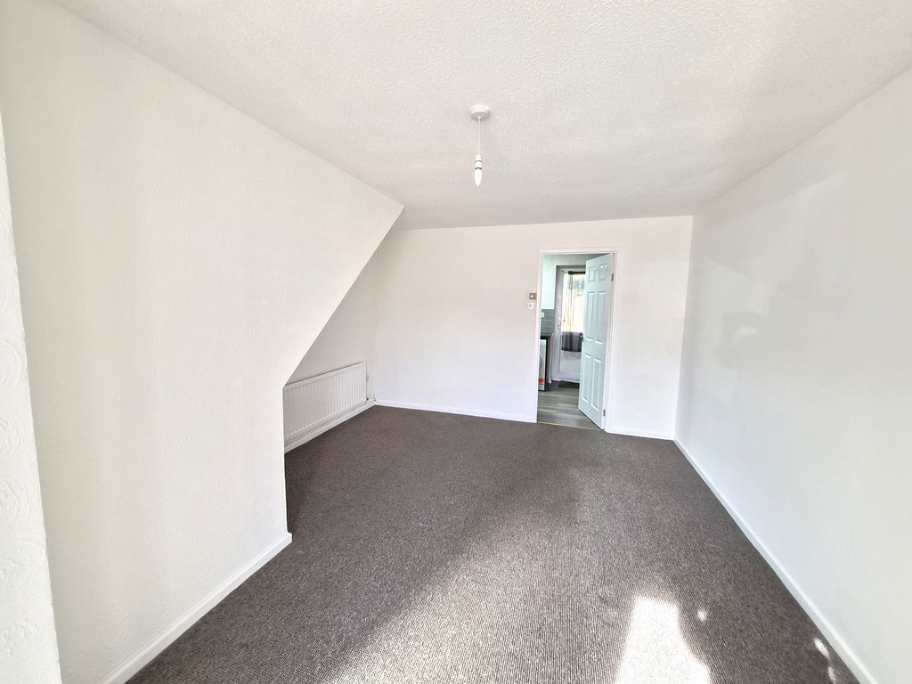 Property photo 1 of 8 Photo 2