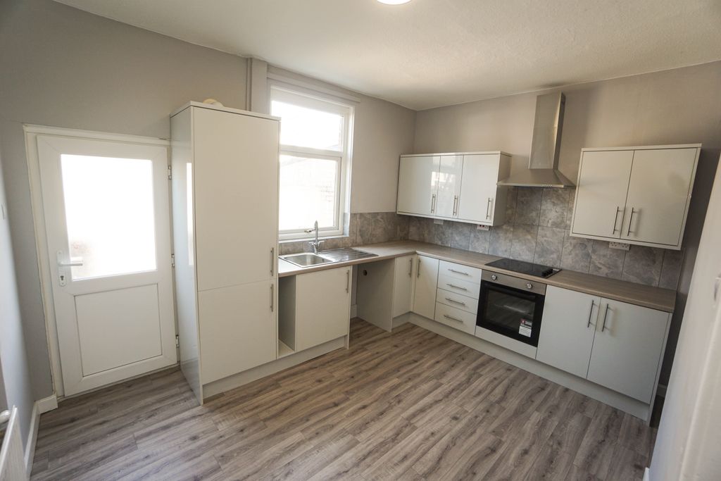 Property photo 2 of 7 Photo 6