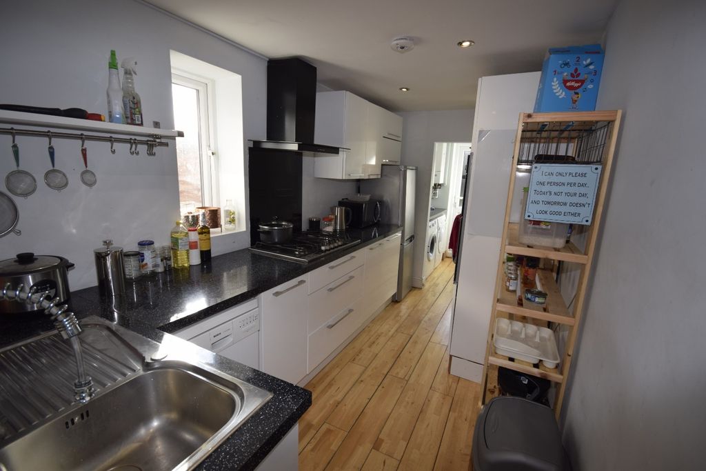 Property photo 3 of 10 4315163